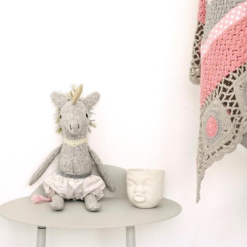 AND THE LITTLE DOG LAUGHED - Alice Unicorn
